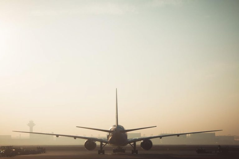 Jakie prawa przysługują pasażerom w przypadku odwołania lotu?